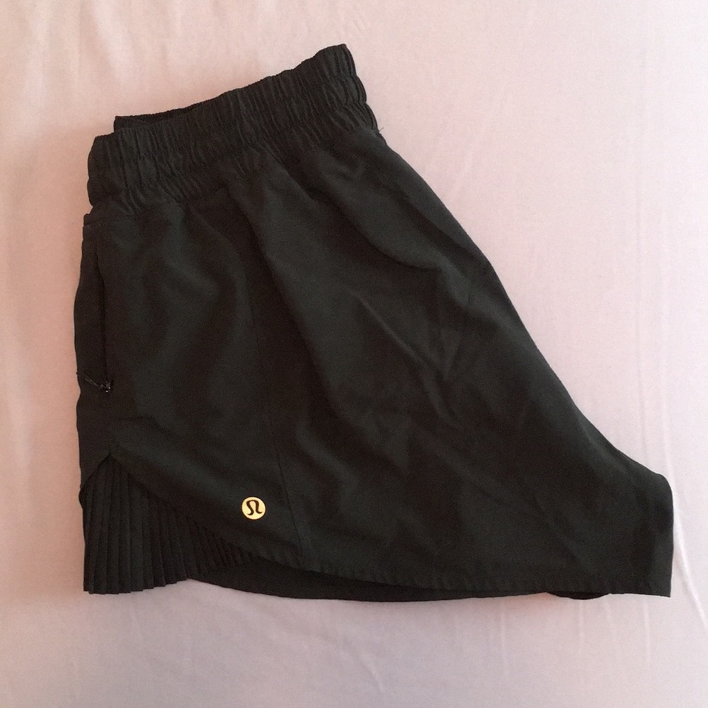 lululemon pleat to street shorts